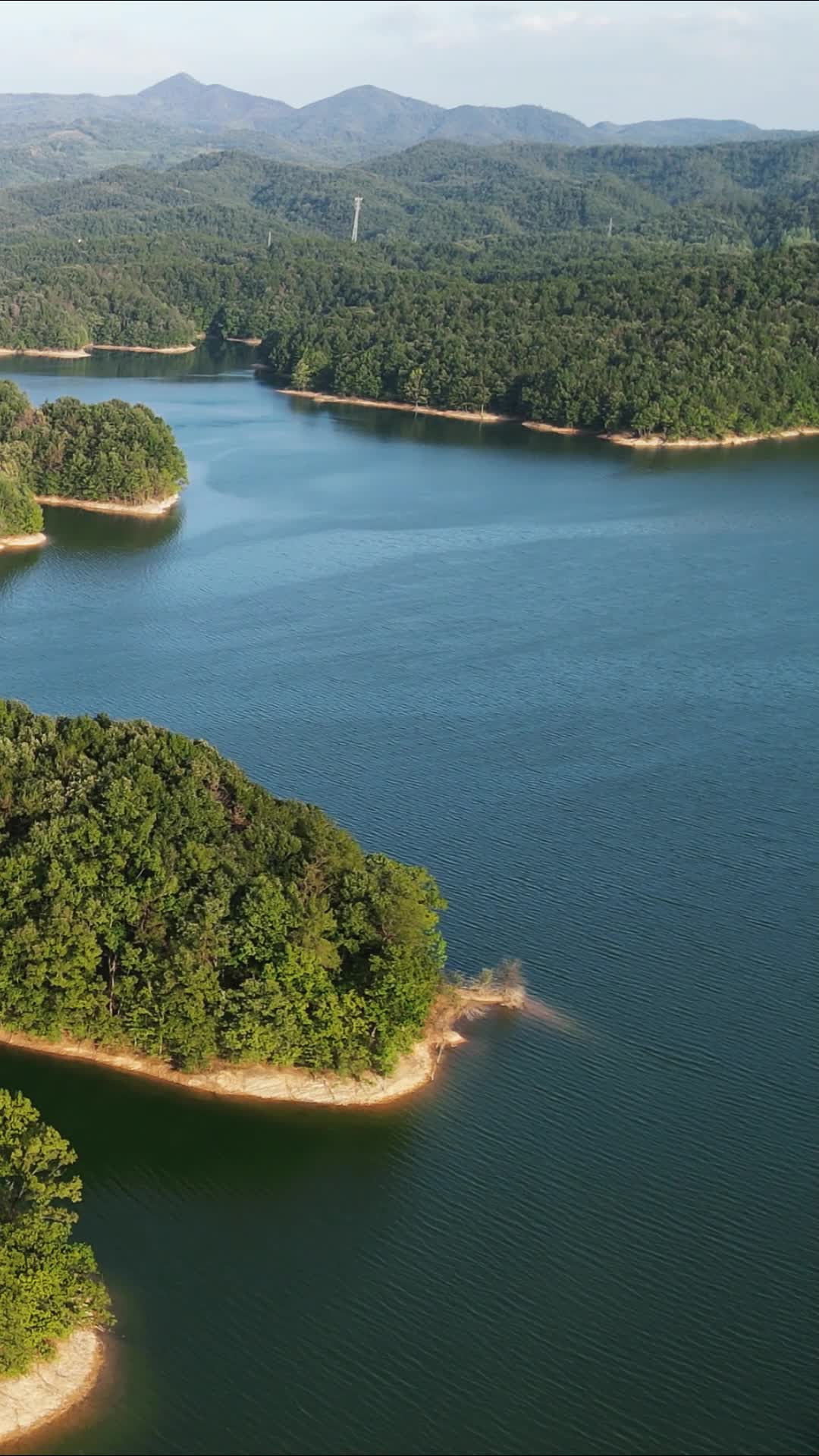 航拍湖北随州琵琶湖风景区视频的预览图