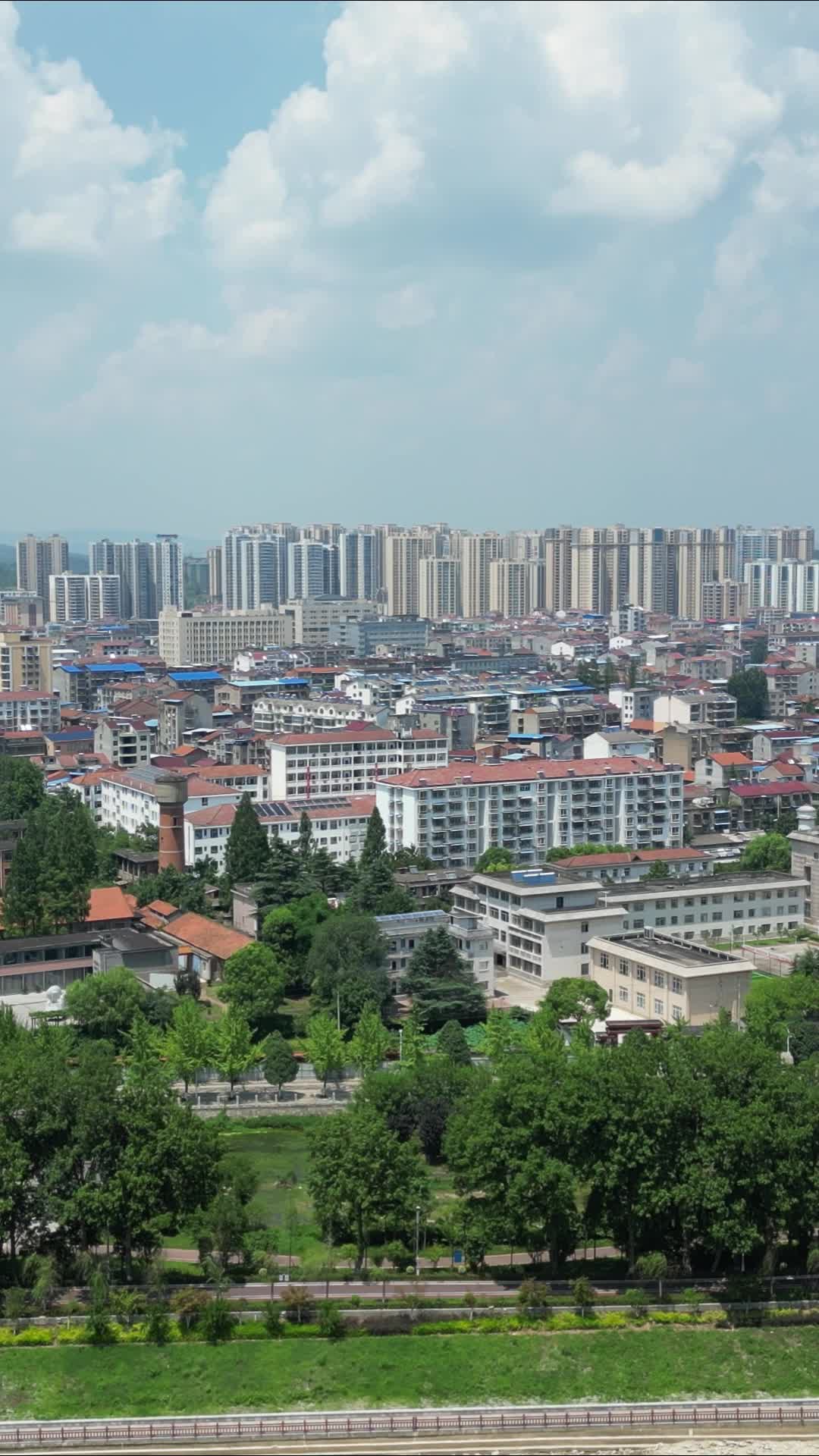 航拍湖北襄阳保康县城市风光视频的预览图