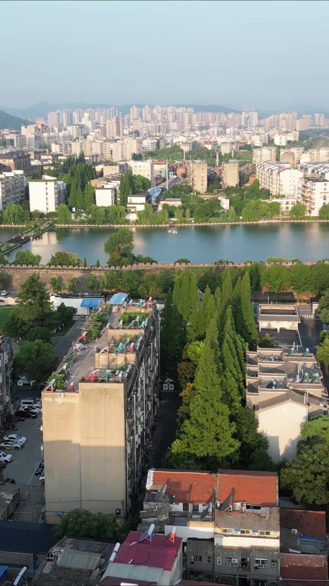 航拍湖北襄阳城市风光视频的预览图