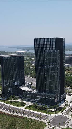 航拍湖北襄阳总部大楼视频的预览图