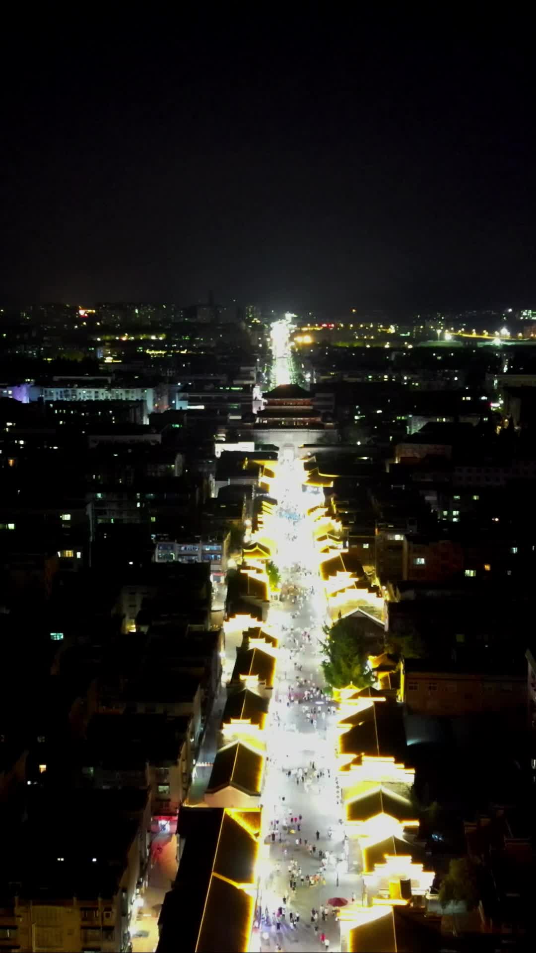 航拍湖北襄阳古城北街夜景视频的预览图