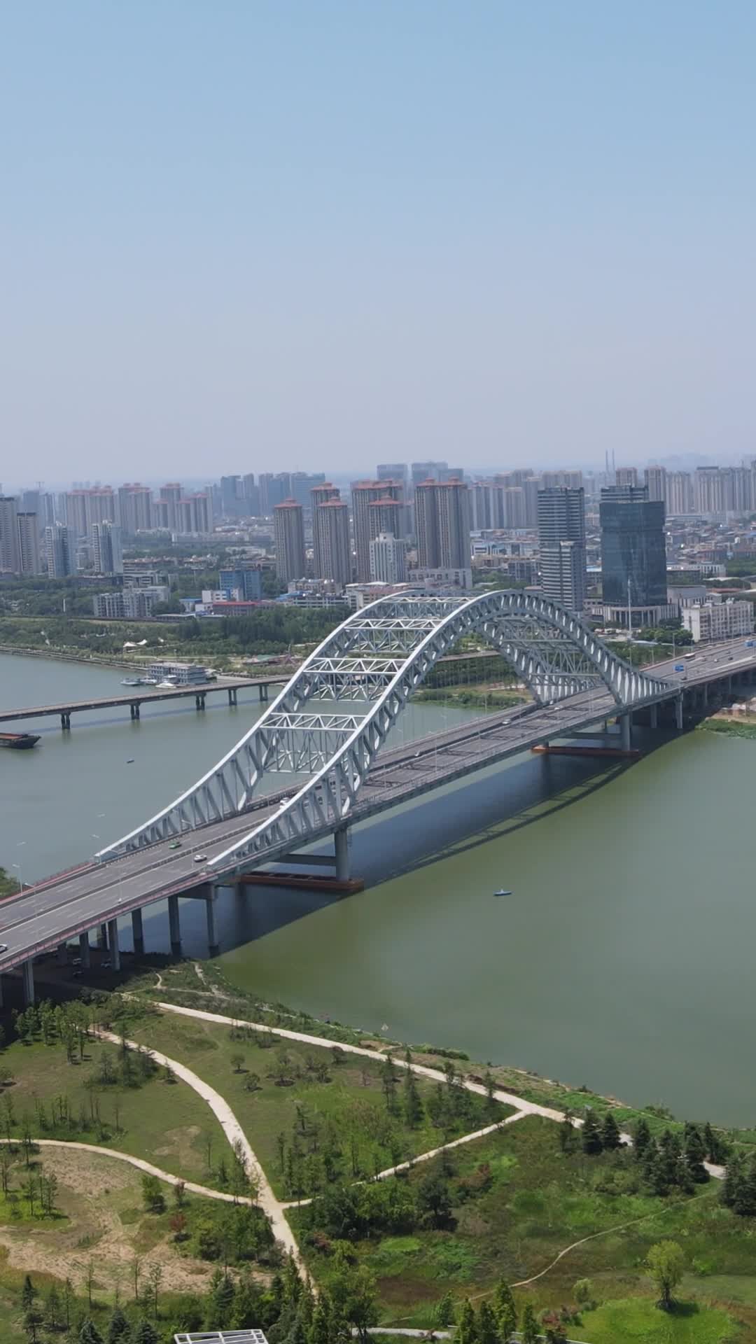 航拍湖北襄阳六两河大桥视频的预览图