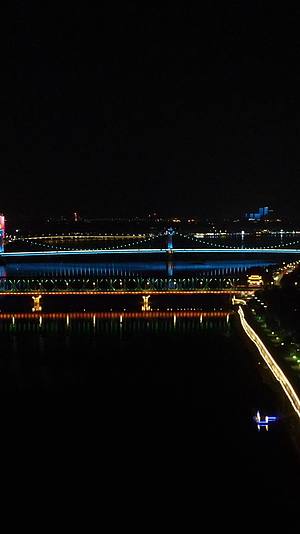 航拍湖北襄阳汉江城市夜景视频的预览图