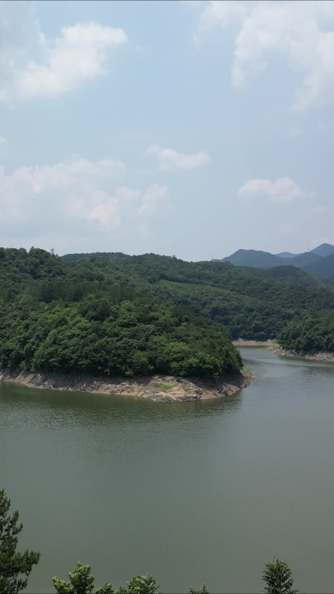 航拍湖北襄阳南漳县三道河风景区视频的预览图