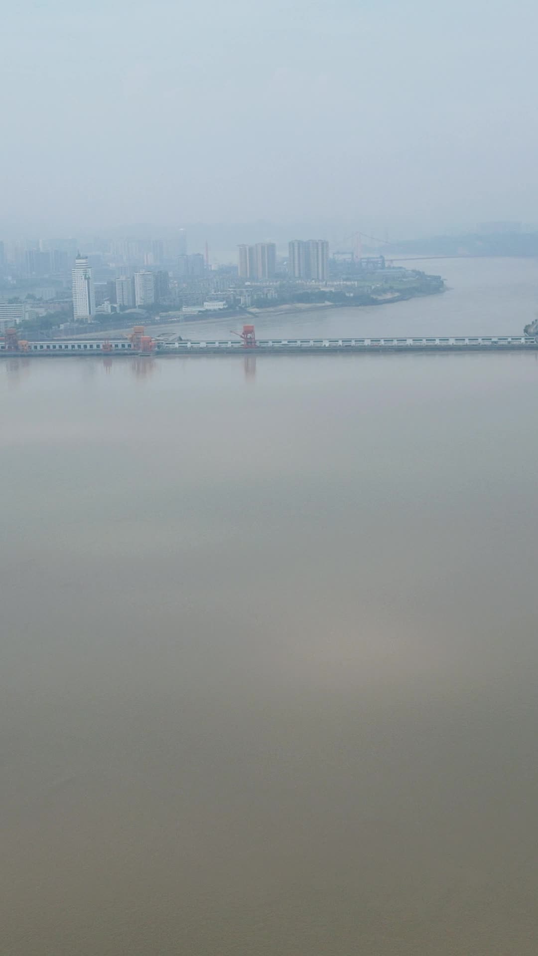 航拍湖北宜昌葛洲坝视频的预览图