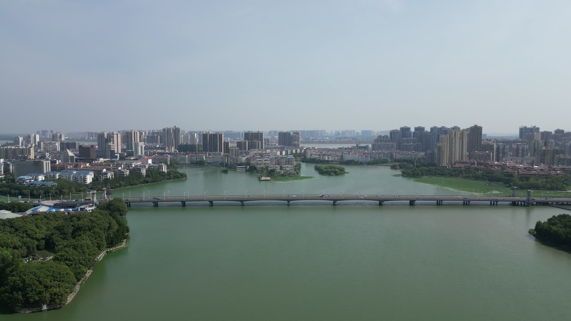航拍湖北鄂州城市建设视频的预览图
