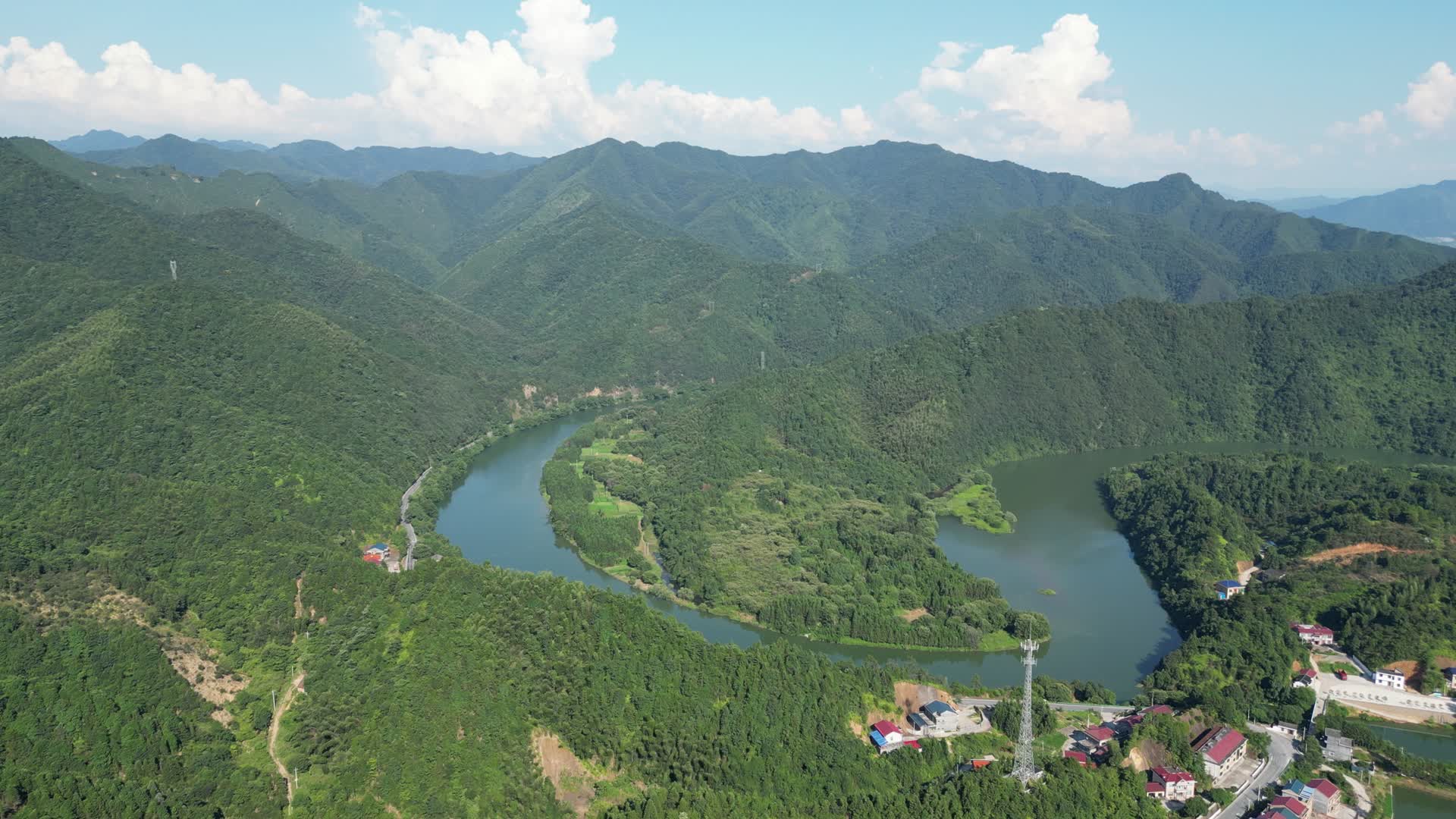 航拍祖国依山傍水壮丽山河视频的预览图