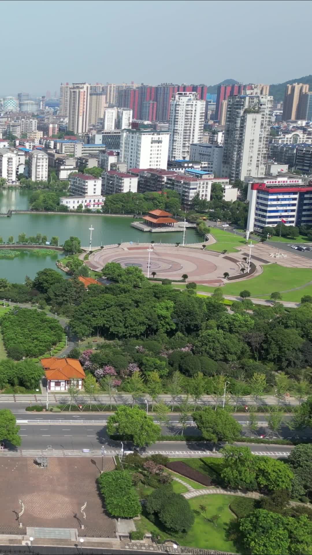 航拍湖北鄂州凤凰广场视频的预览图