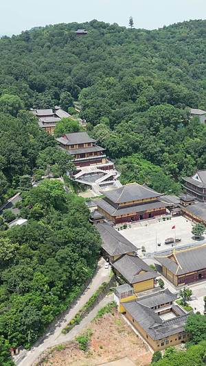 航拍湖北鄂州西山风景区古灵禅寺视频的预览图