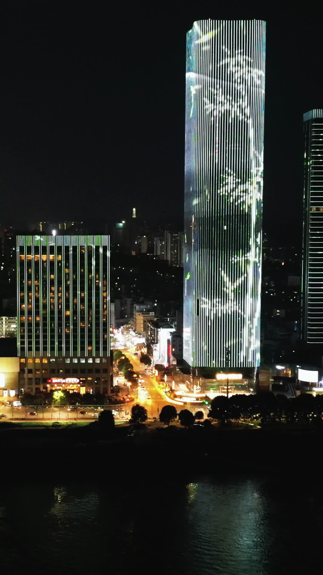 湖北宜昌彩霞夜幕降临夜景竖屏航拍视频的预览图