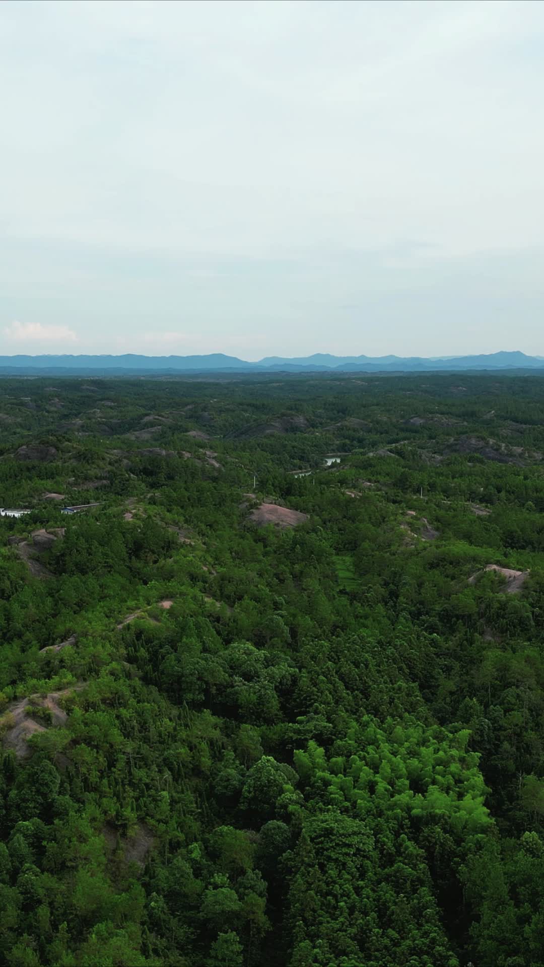 航拍山川丘陵丹霞地貌竖屏视频的预览图
