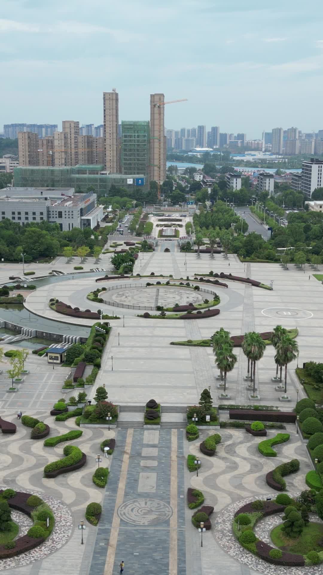 航拍江西九江濂溪区人民政府广场视频的预览图