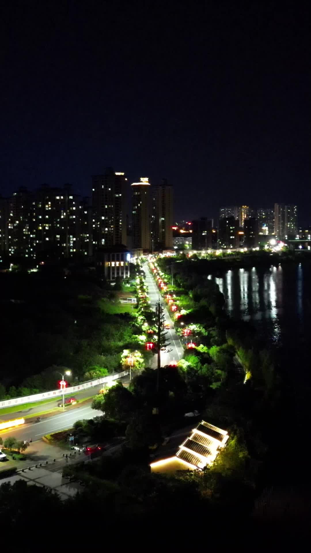航拍江西抚州城市夜景视频的预览图