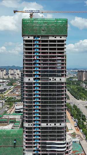 航拍城市建设房地产施工高楼2视频的预览图
