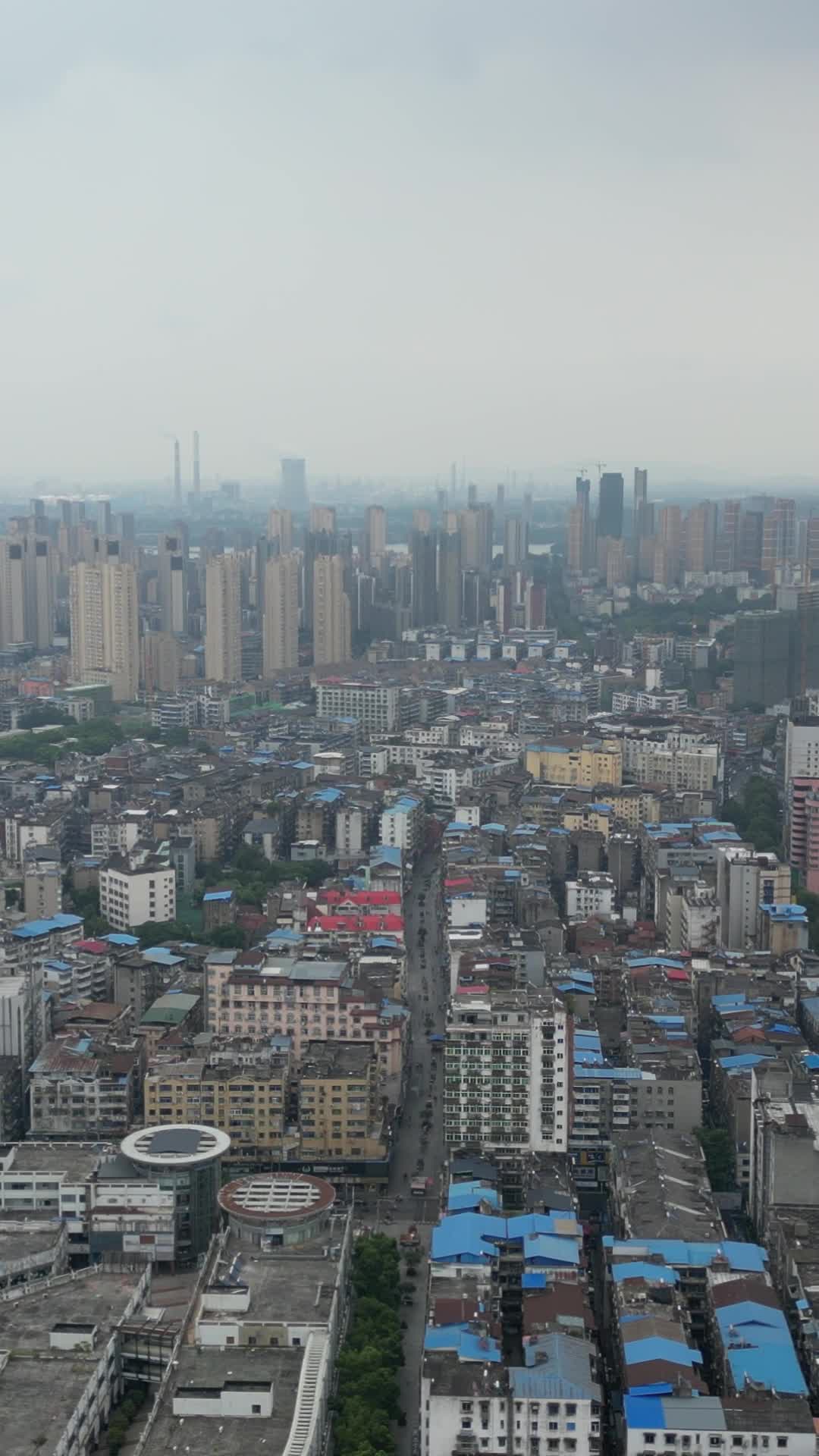 航拍江西九江老城区视频的预览图