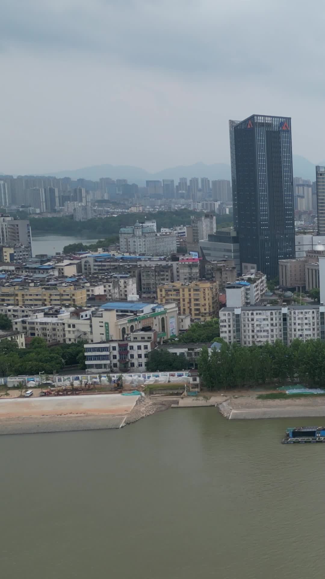 航拍江西九江城市建设九龙广场视频的预览图