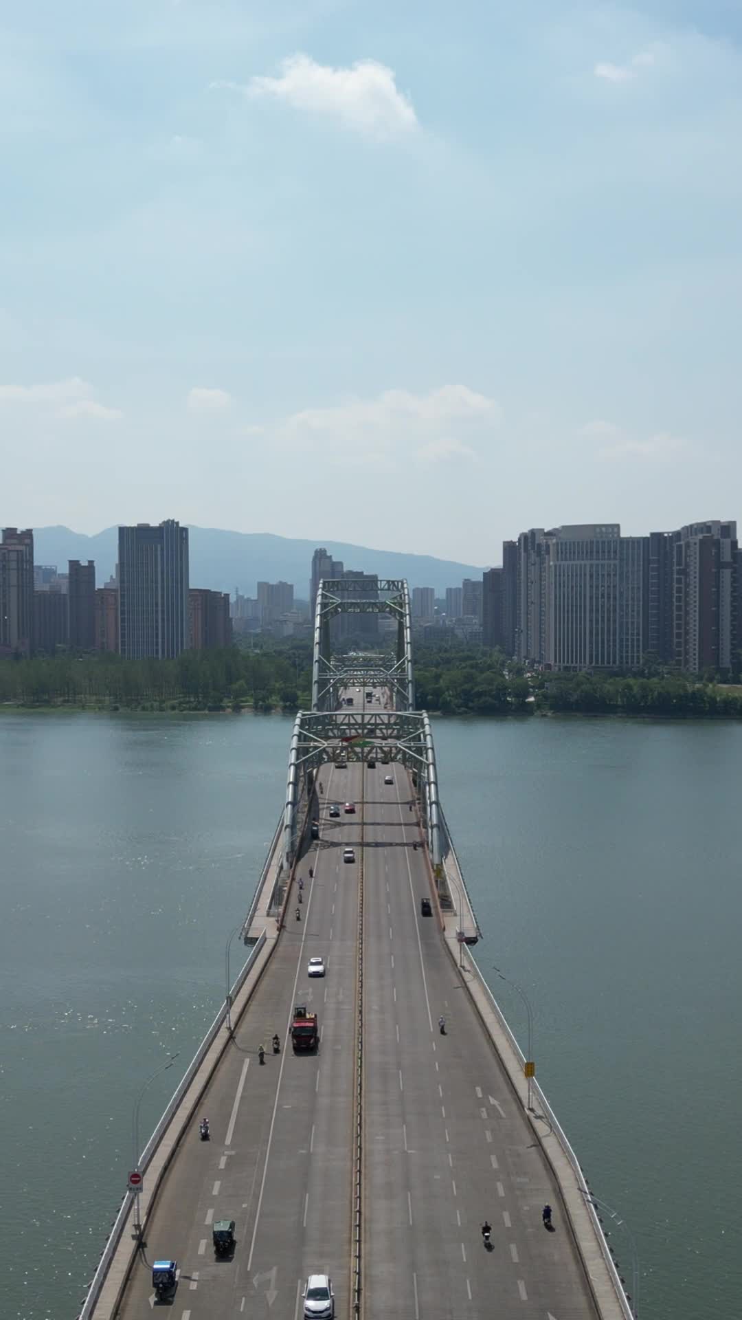 航拍江西吉安大桥赣江视频的预览图