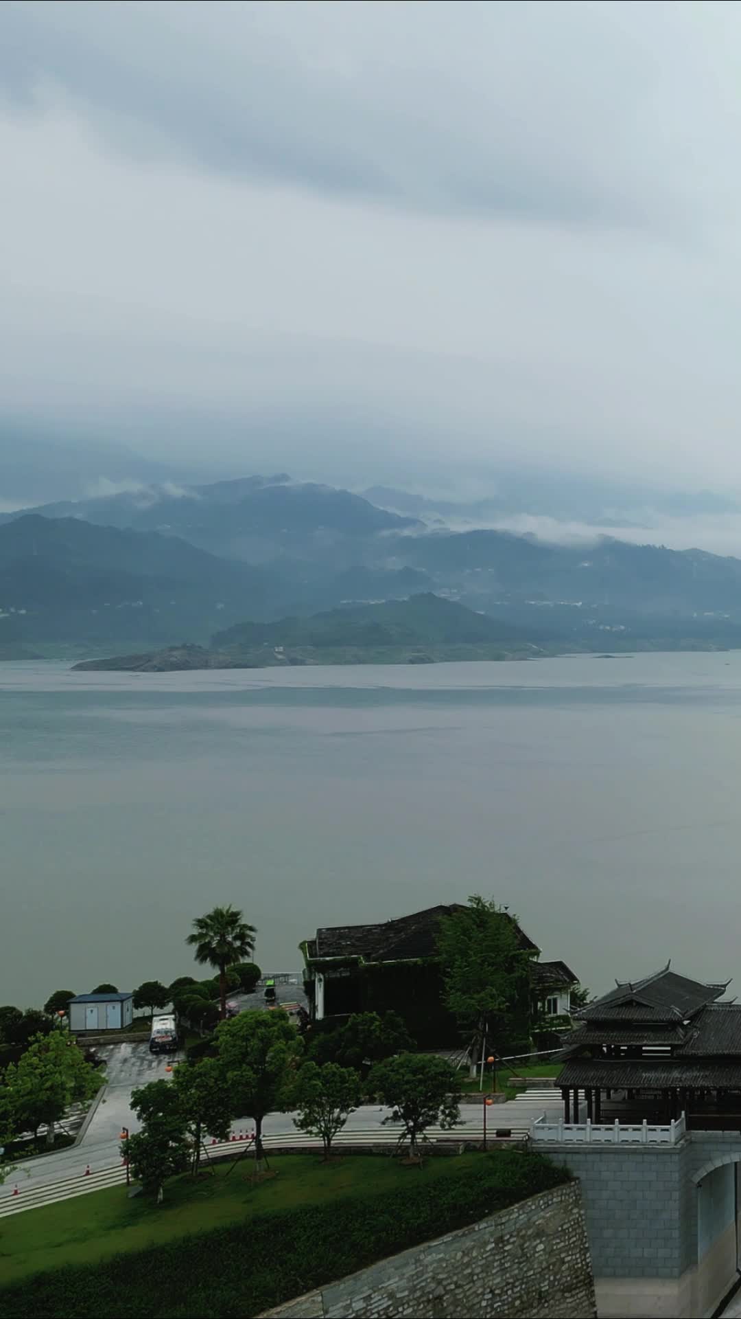 湖北秭归县风雨桥航拍视频的预览图