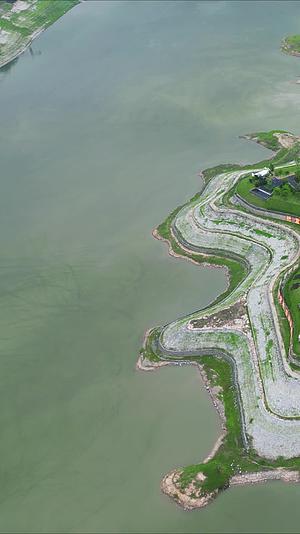 航拍湖北三峡大坝岛屿视频的预览图