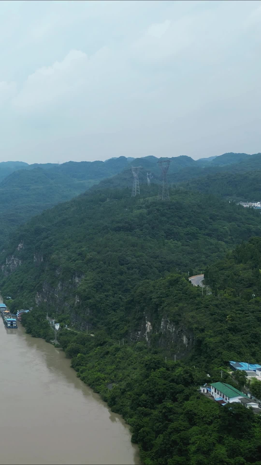 航拍雄伟壮观长江三峡风光竖屏视频的预览图