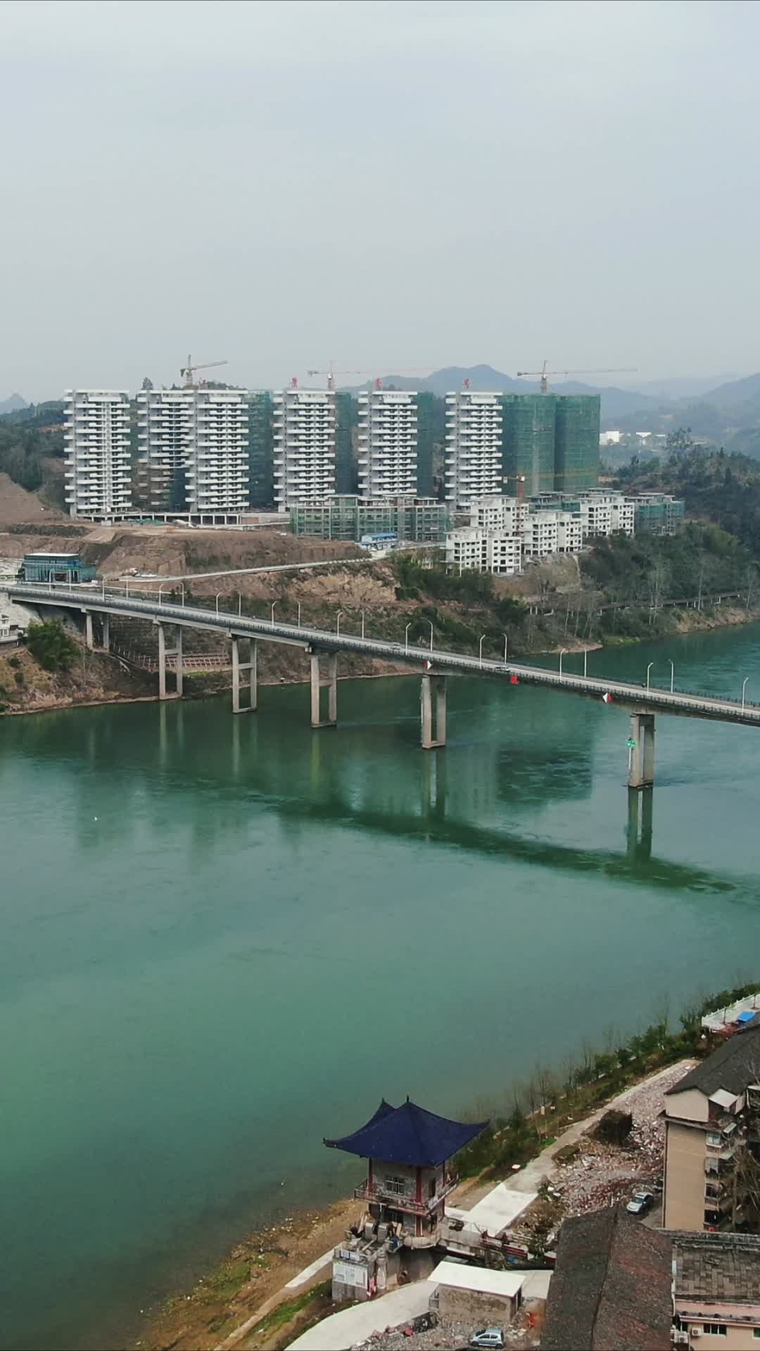 航拍湖南沅江大桥竖屏视频的预览图