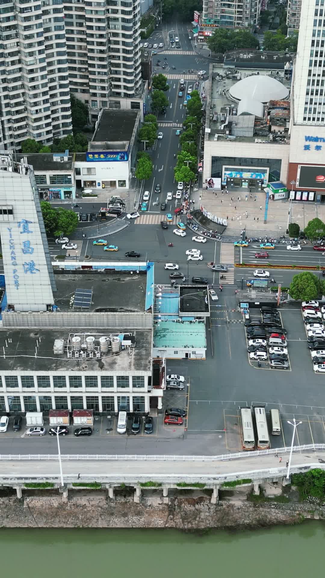 航拍湖北宜昌港口视频的预览图