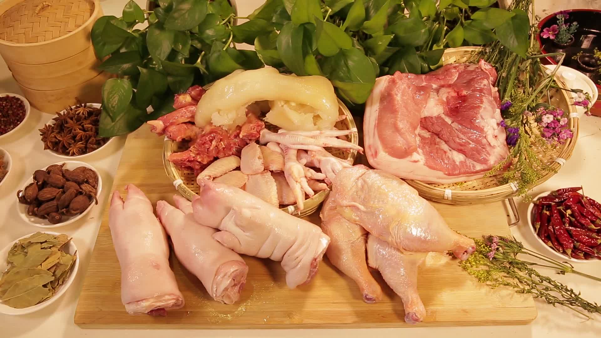 镜头合集各种肉类猪肉鸡肉炖肉食材视频的预览图