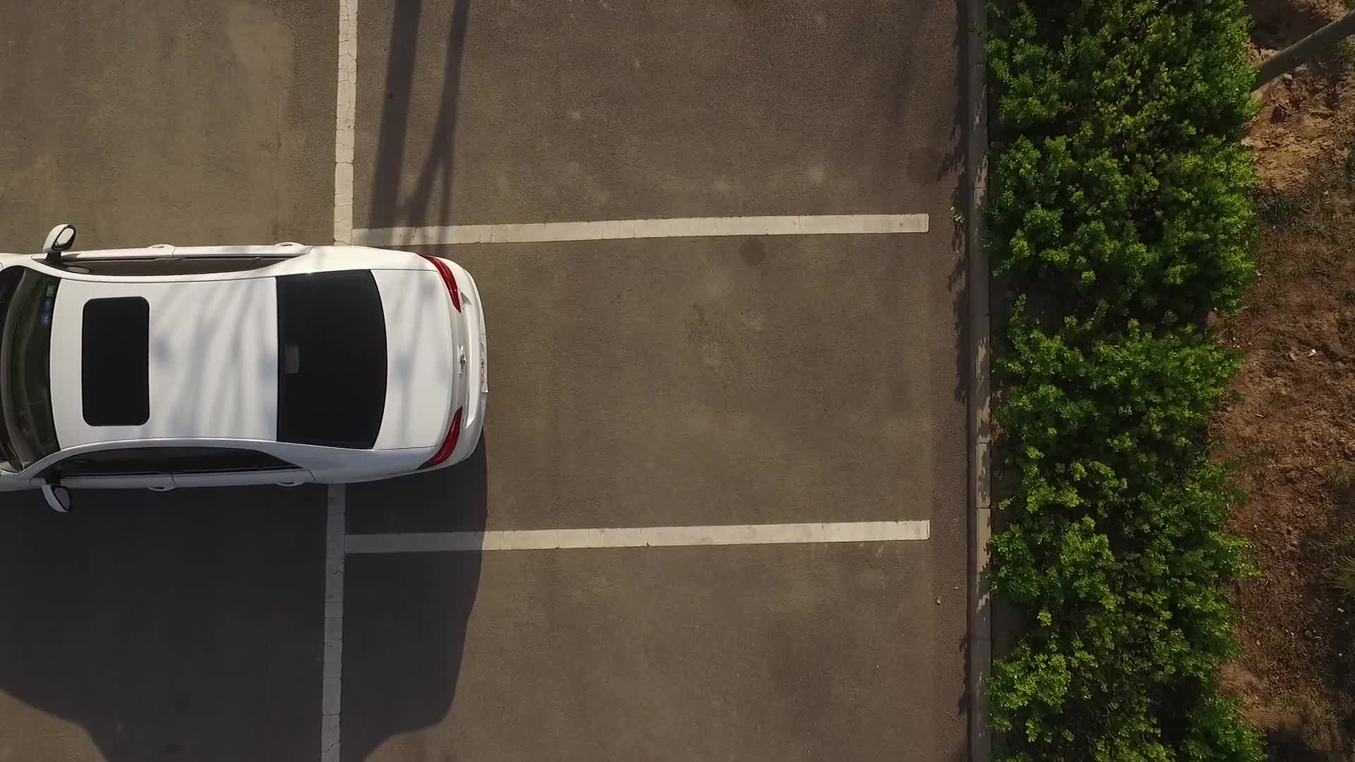 镜头合集航拍测试汽车小轿车盲区视频的预览图