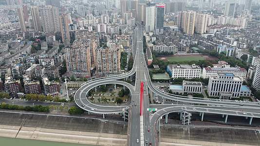 航拍武汉现代化城市建设视频的预览图
