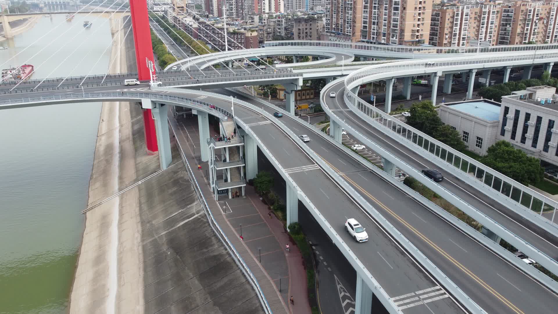 航拍武汉城市道路及交通视频的预览图