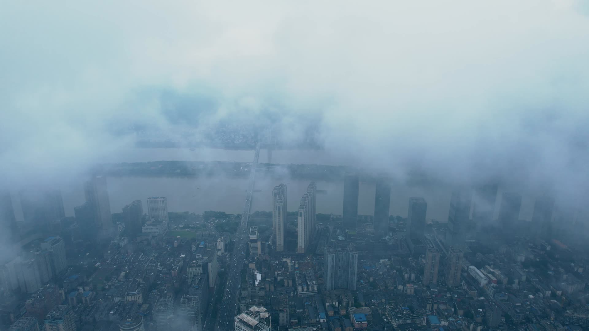 城市地标航拍长沙湘江全景云雾缭绕实拍视频视频的预览图