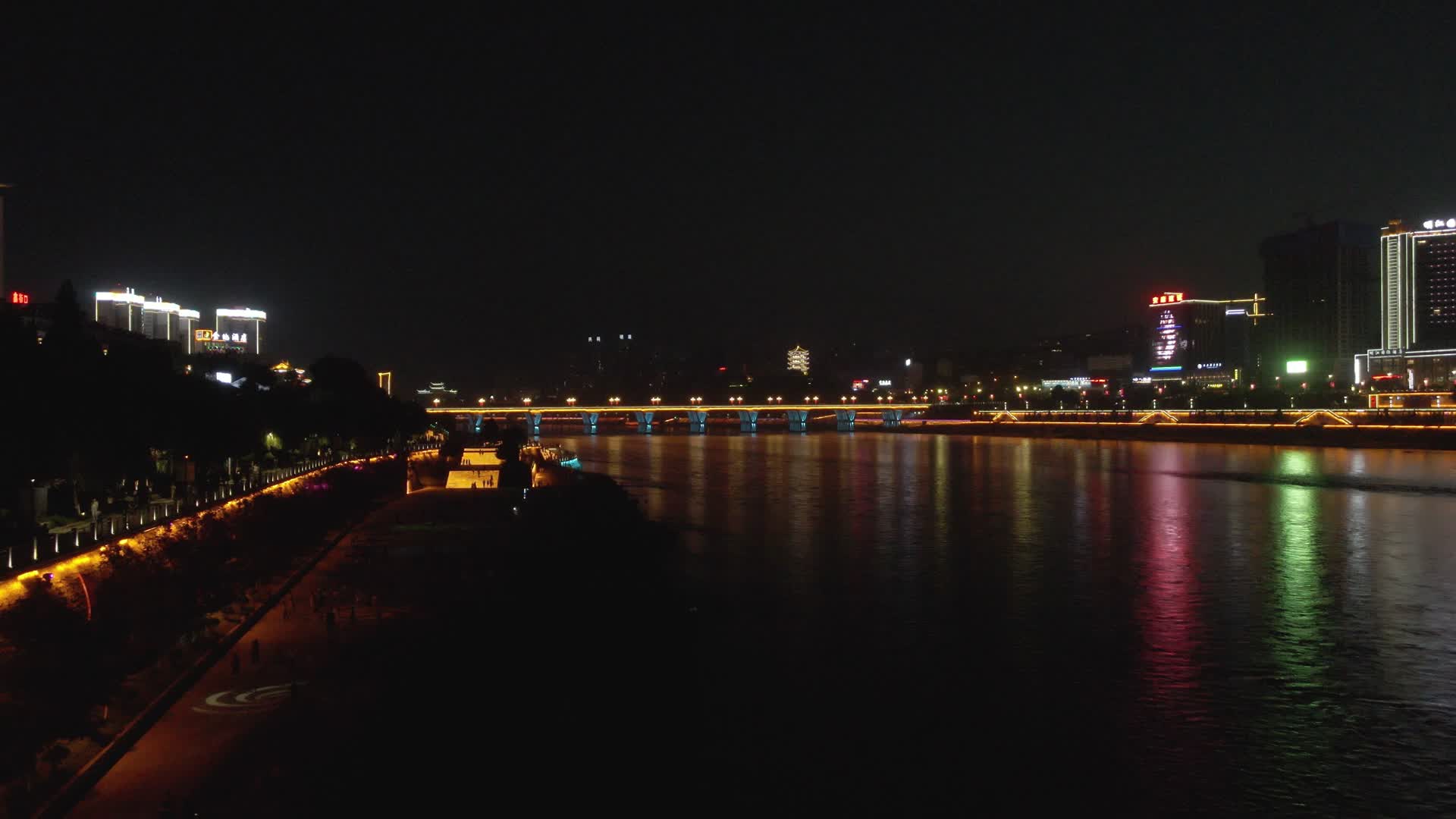 城市夜景航拍视频的预览图