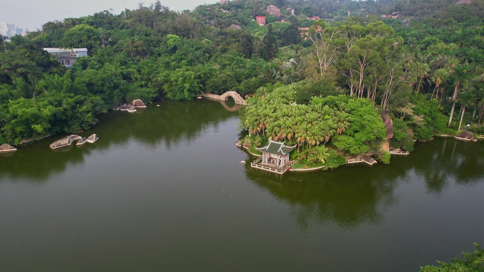 航拍厦门植物园景观视频的预览图