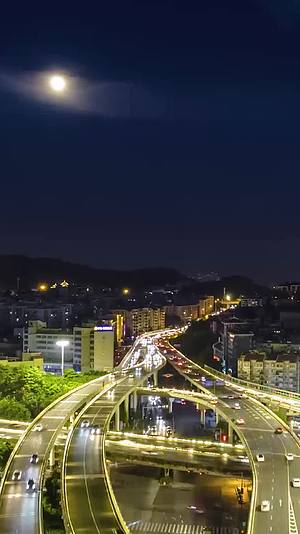 4k高清竖屏航拍南宁大桥夜景视频的预览图
