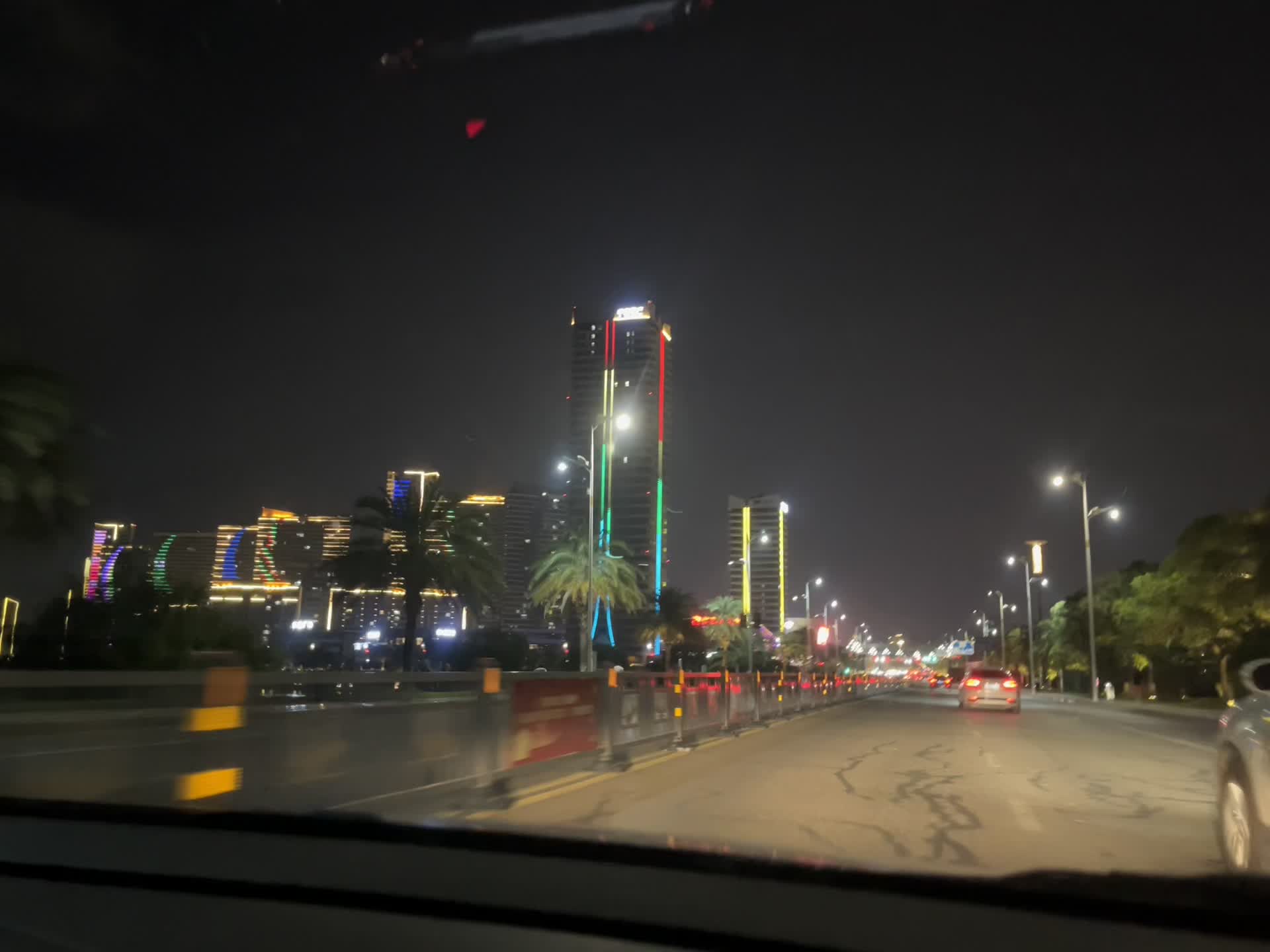 夜晚城市开车前景视频的预览图