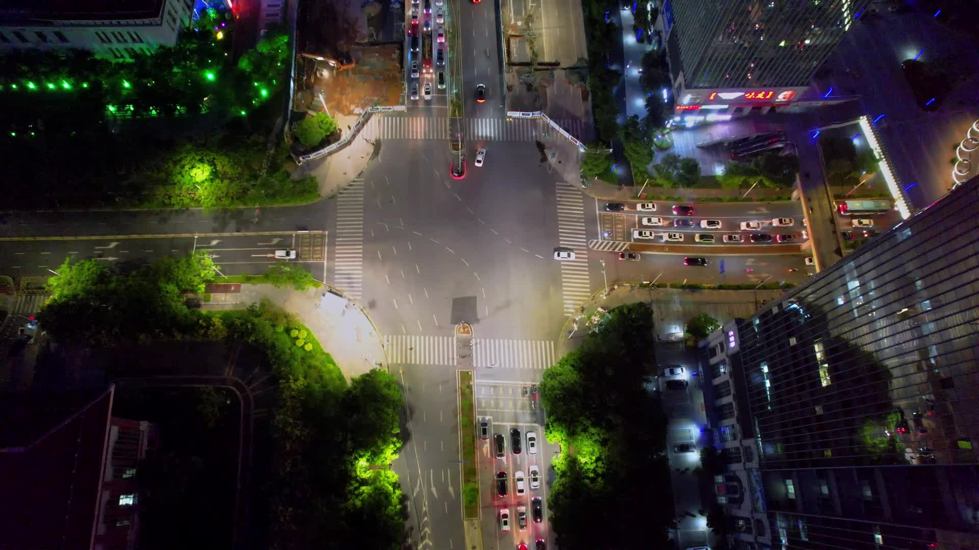 航拍城市路口视频的预览图