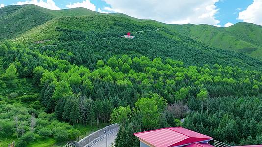 航拍青海果洛班玛县城红军星4K御3佛塔夏季青藏高原视频的预览图