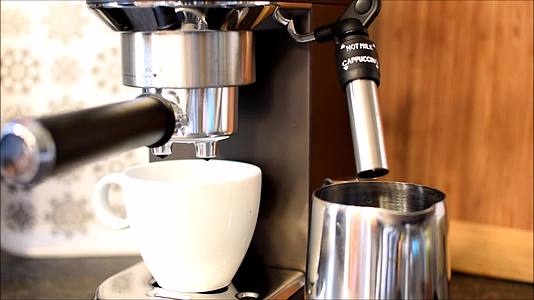 咖啡浓咖啡咖啡豆豆杯视频的预览图