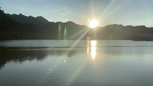 最美大湖优美自然风景视频视频的预览图