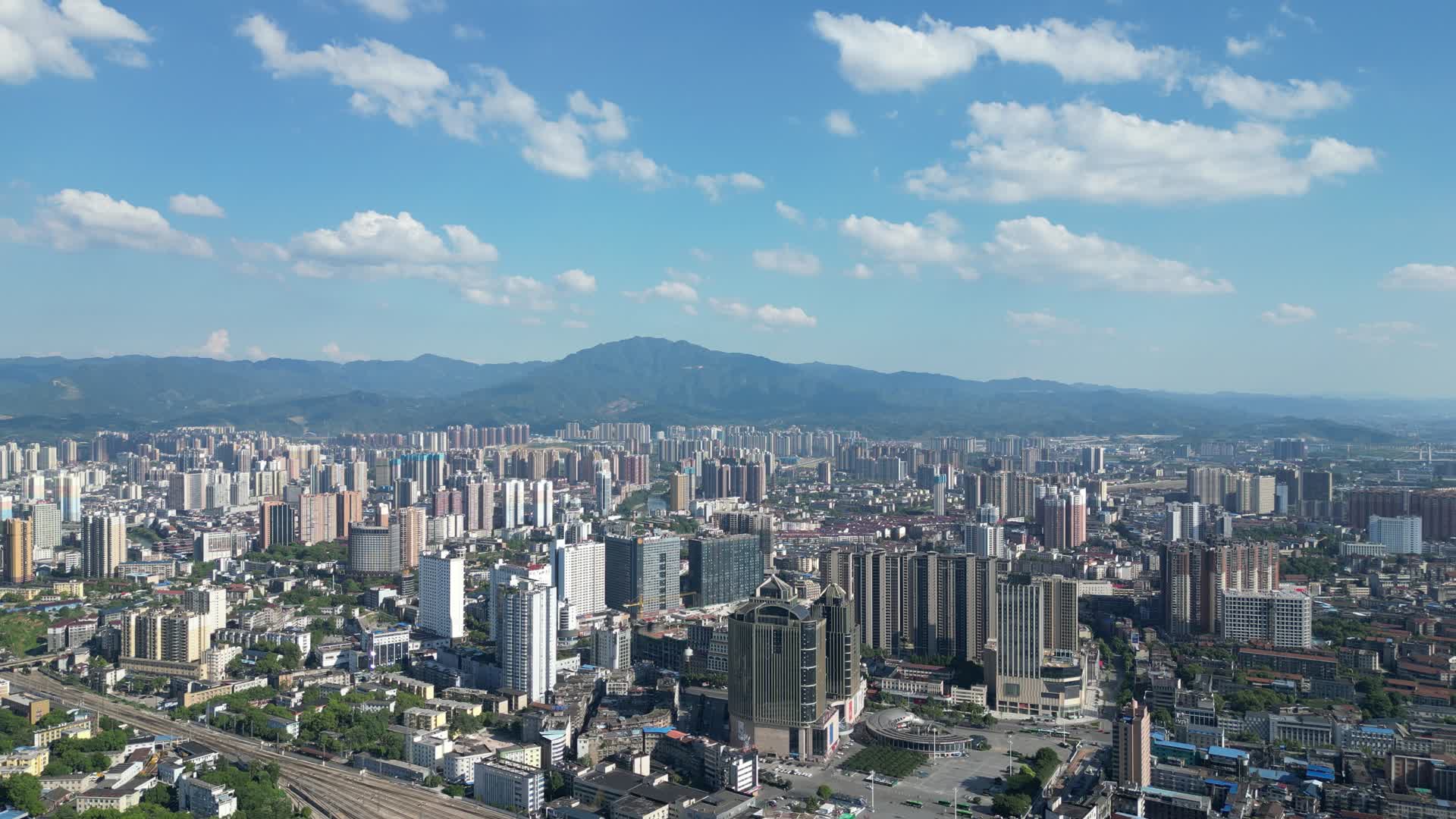 航拍湖南怀化城市建设蓝天白云视频的预览图