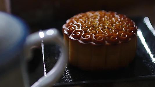 月饼手工制作中秋团圆中秋节日食品小吃美食视频的预览图