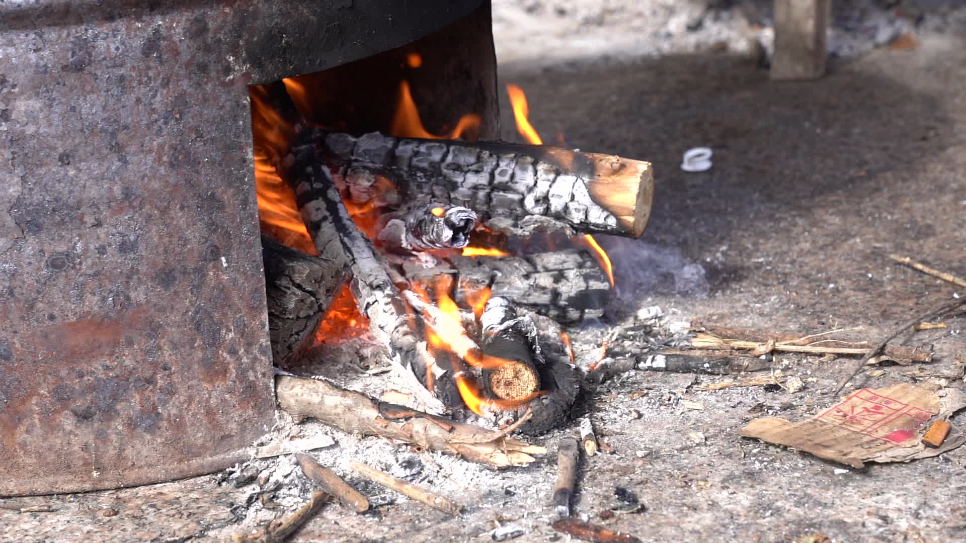 木柴燃烧火焰视频的预览图