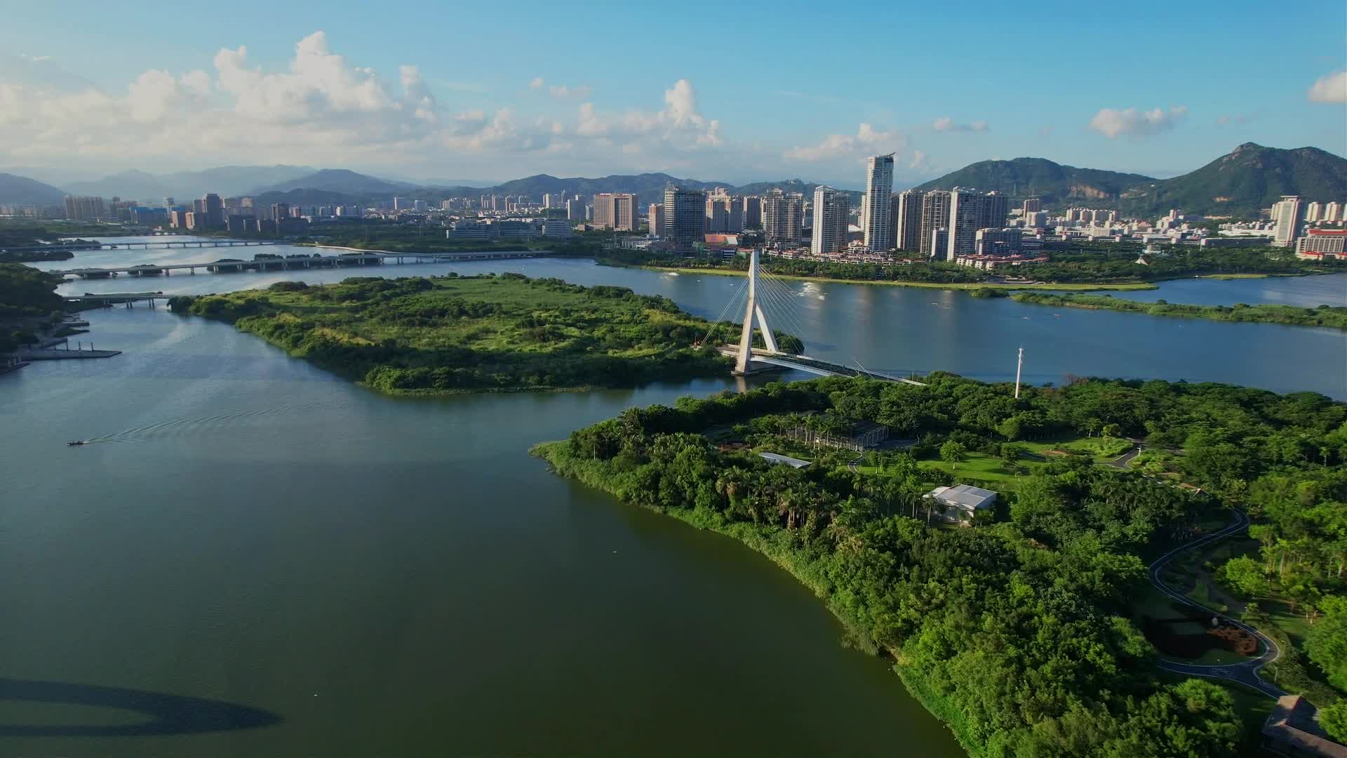 航拍厦门杏林湾水库景观视频的预览图