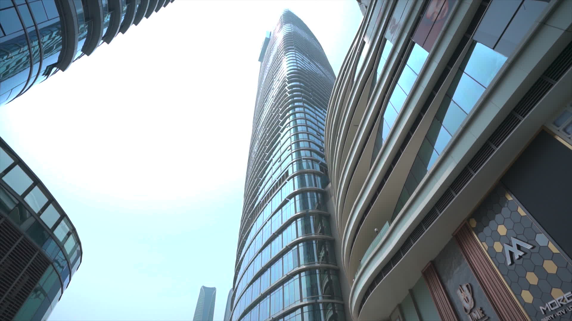 城市高楼大厦金融商务航拍仰拍及俯拍视频的预览图
