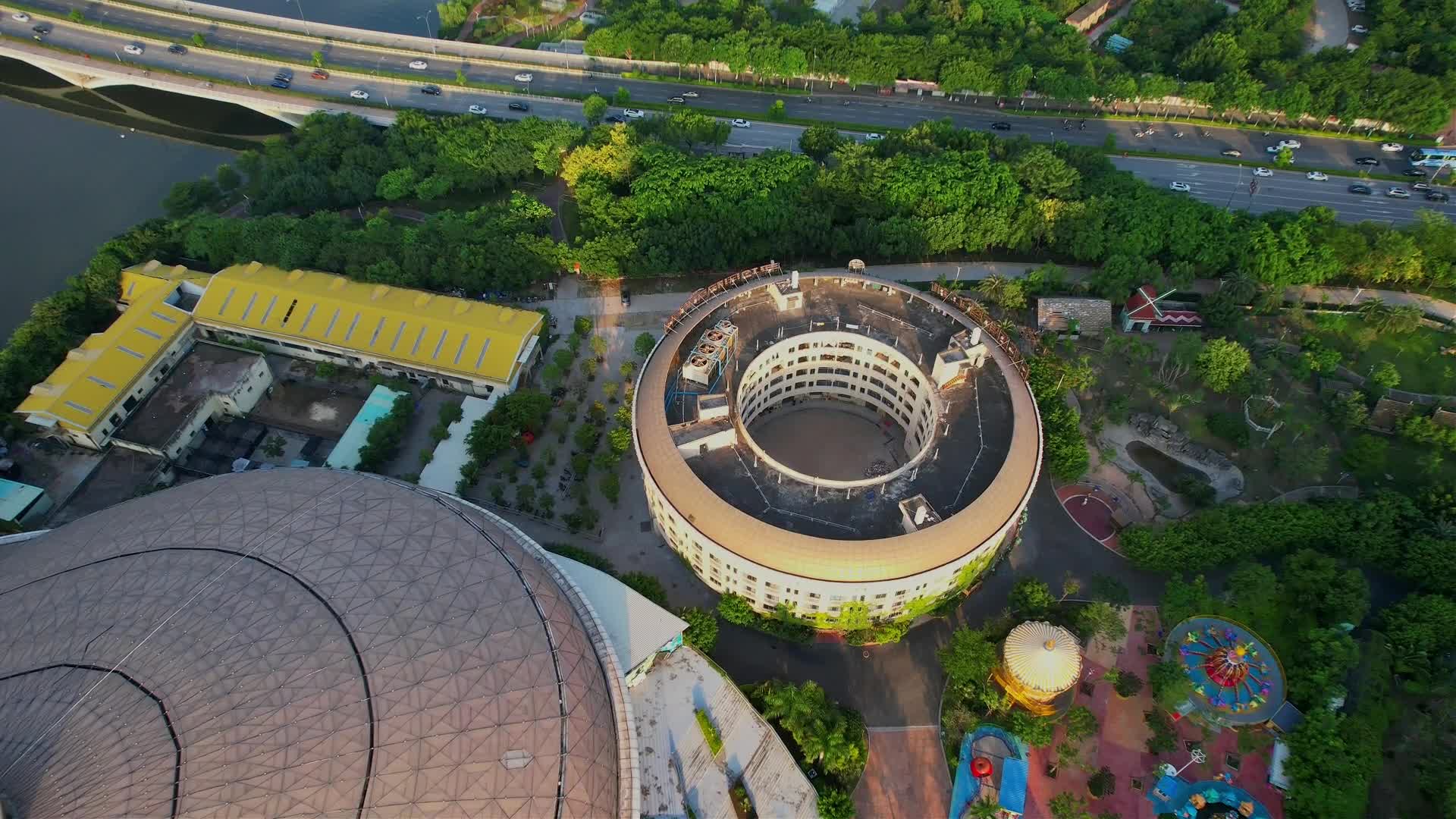 航拍厦门灵玲马戏城景观视频的预览图