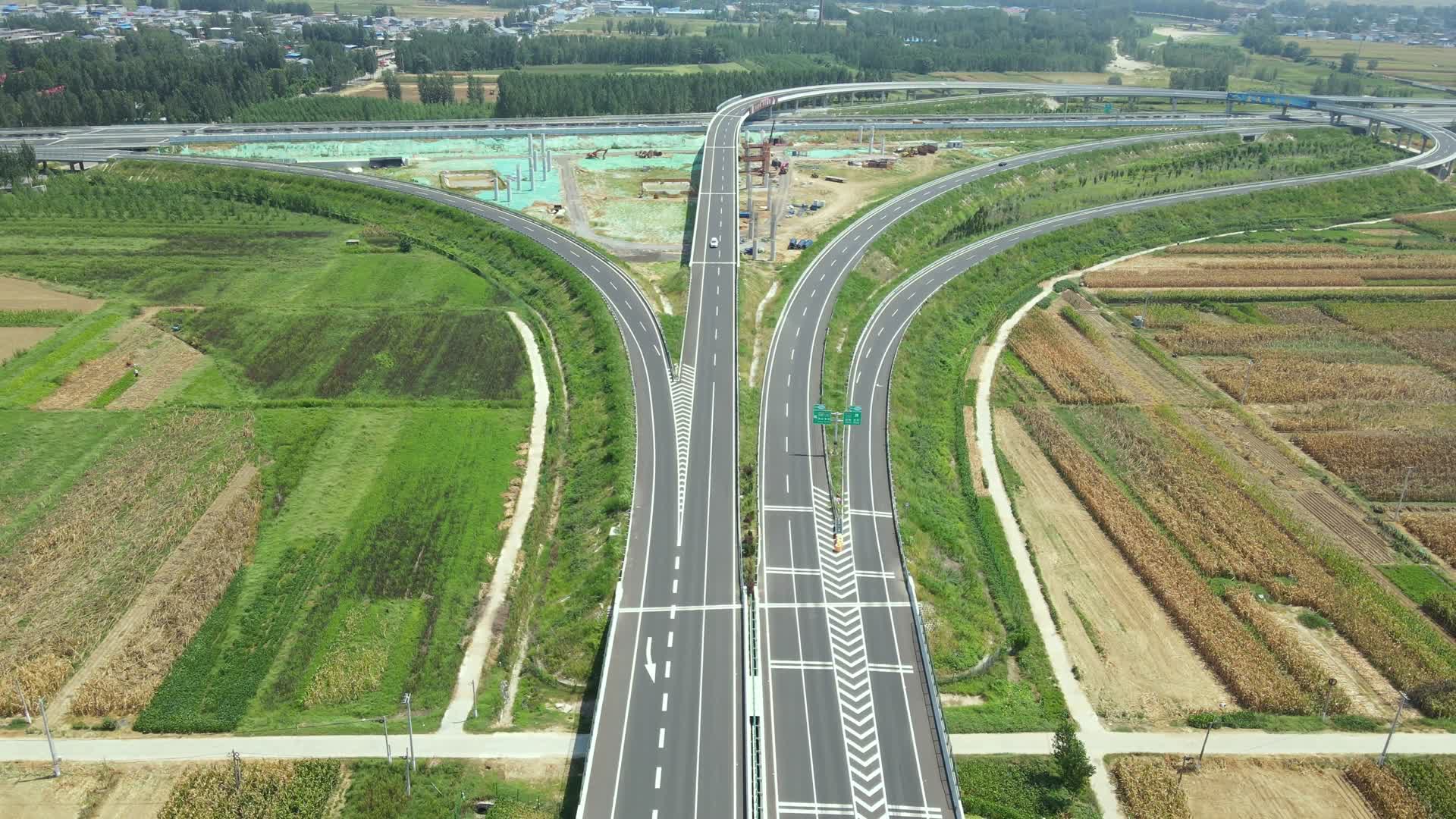 航拍高速高速公路高速交叉口高速4K视频的预览图