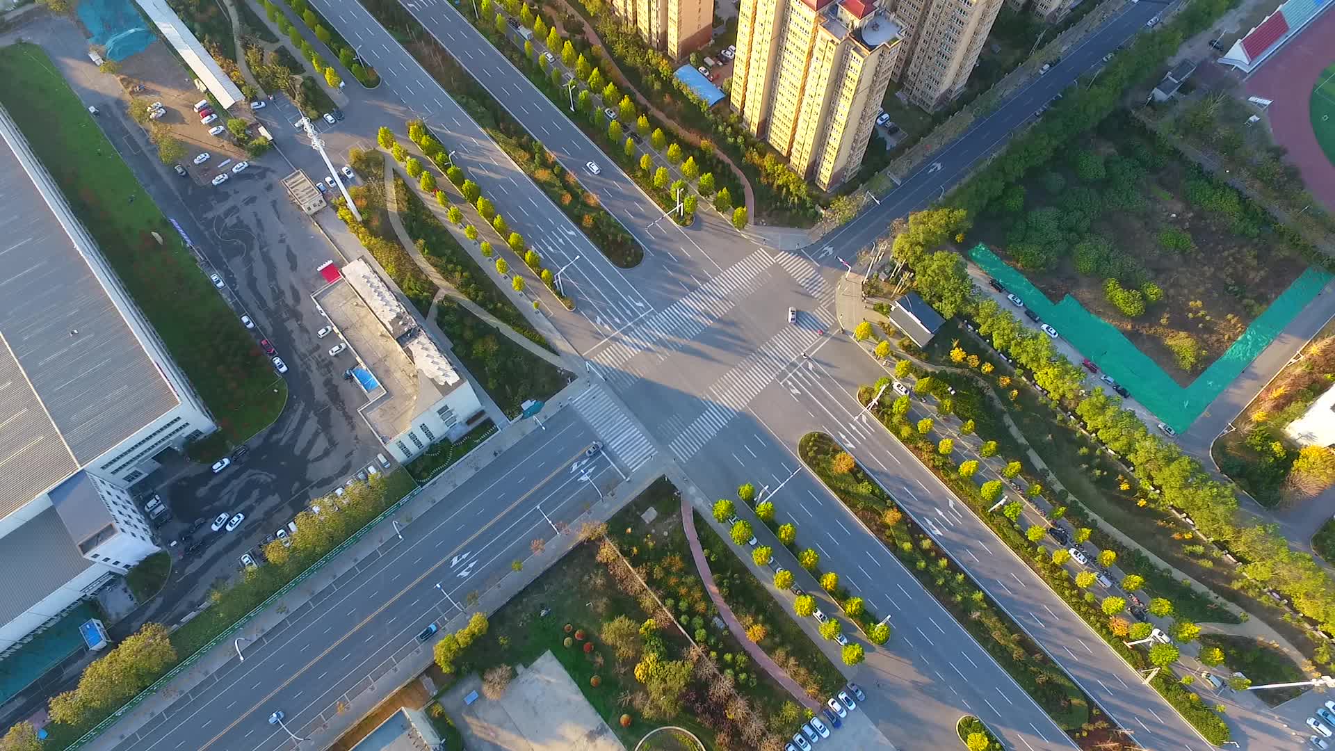 航拍河南城市交通视频的预览图