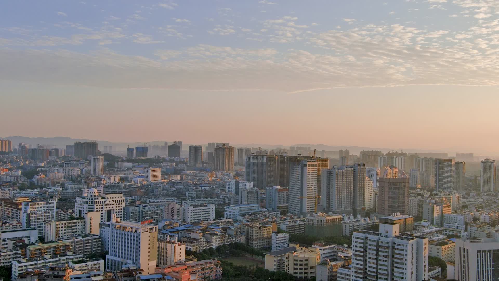 高清航拍南宁城市晚霞风光视频的预览图