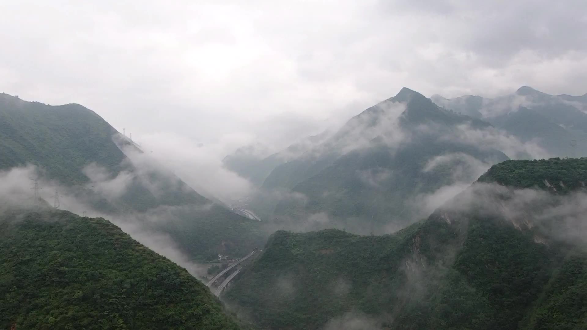 甘肃自然风景航拍公路交通高清视频的预览图