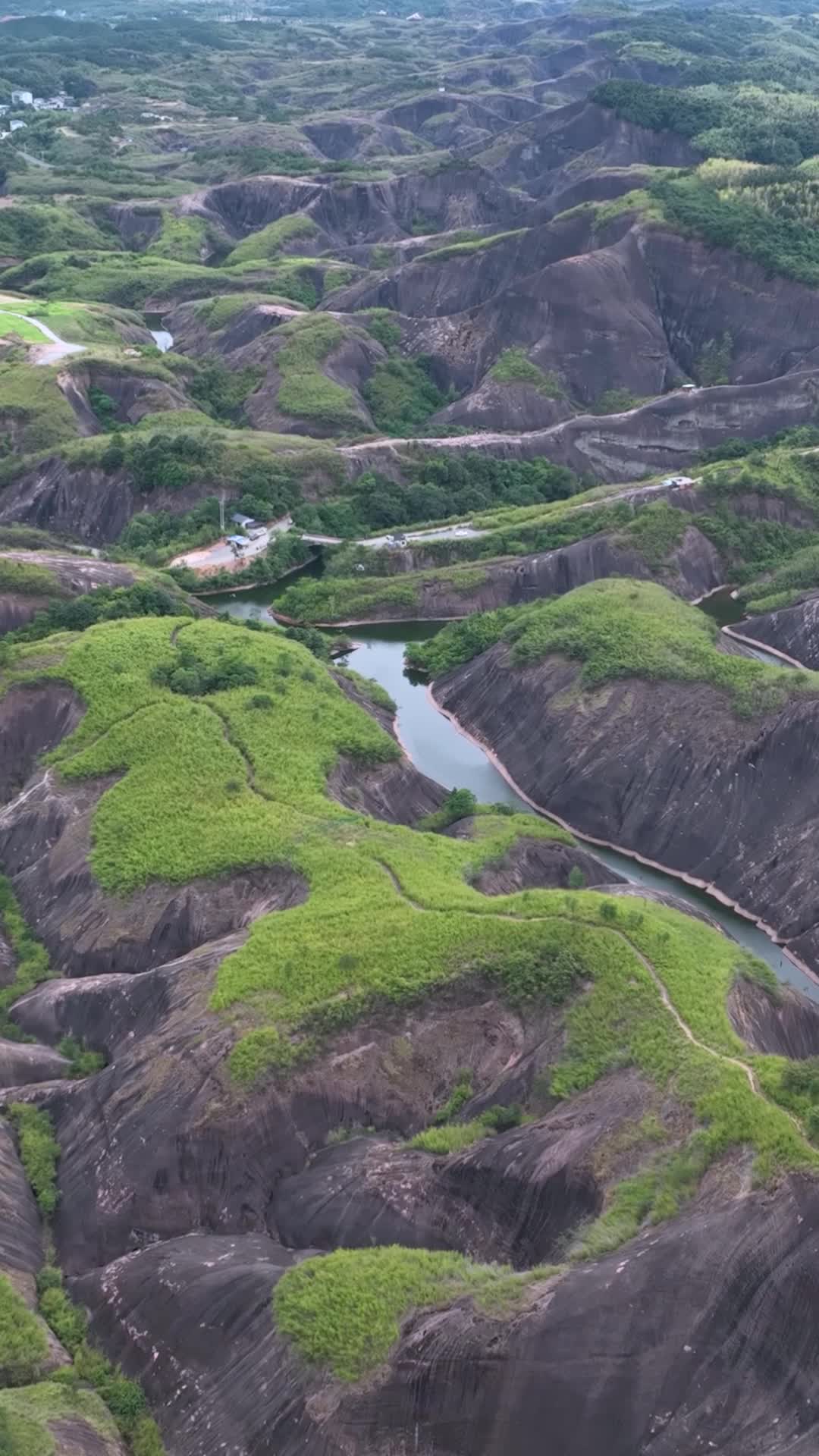 高清竖屏航拍湖南郴州刀背山风景视频的预览图